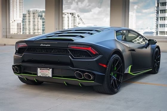 Lamborghini Huracan Black Rear
